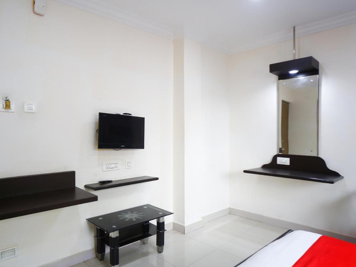 Madrasi Airport Hotel - Saibala Ченнаї Екстер'єр фото